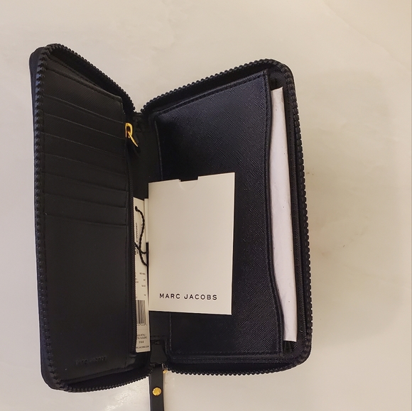 Marc Jacobs Cell Phone Wallet - Picture 2 of 9